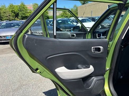 Used 2023 Hyundai Venue SEL FWD image 34