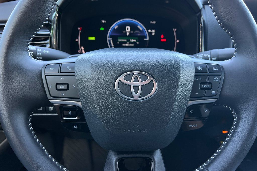 Certified 2026 Toyota Camry SE w/ Convenience Package FWD image 25
