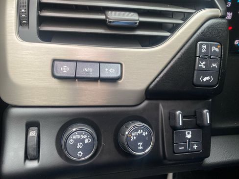 Used 2020 GMC Yukon Denali w/ Denali Premium Package image 20