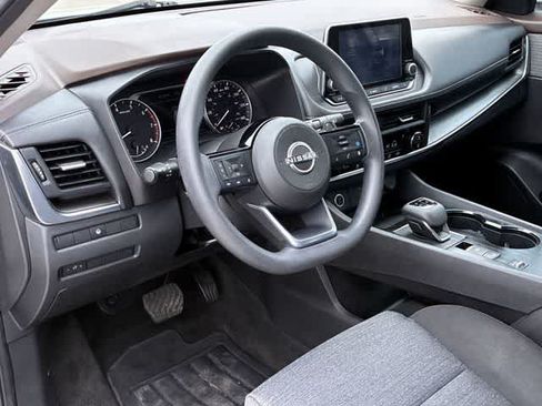 Used 2023 Nissan Rogue SV FWD image 2