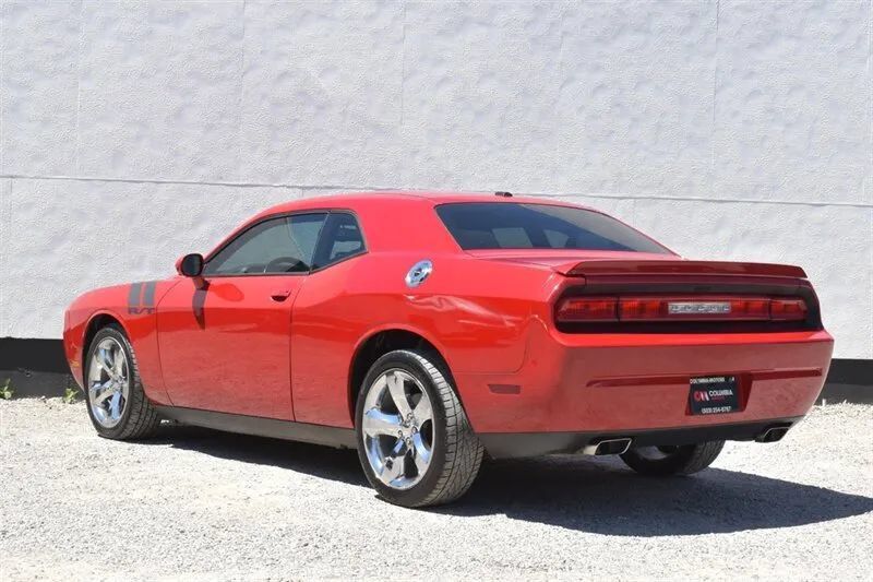 Used 2011 Dodge Challenger R/T RWD image 2