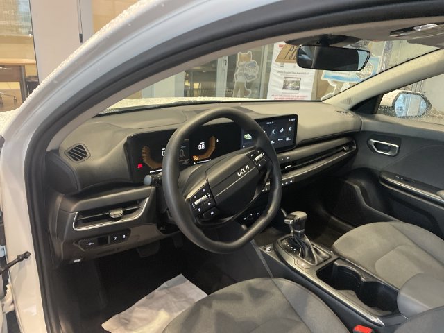 Used 2025 Kia K4 FWD image 18