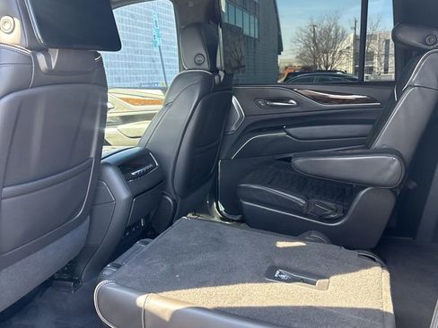 Used 2022 Cadillac Escalade ESV Premium Luxury Platinum image 8