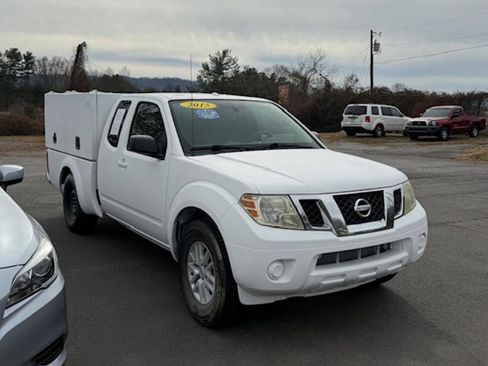 Used 2015 Nissan Frontier SV image 3