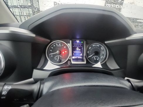 Used 2020 Toyota Tacoma SR5 AWD/4WD image 7