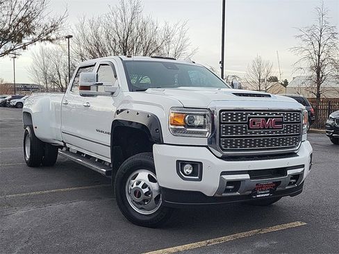 Used 2018 GMC Sierra 3500 Denali w/ Duramax Plus Package image 2