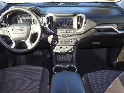 Used 2024 GMC Terrain SLE image 10