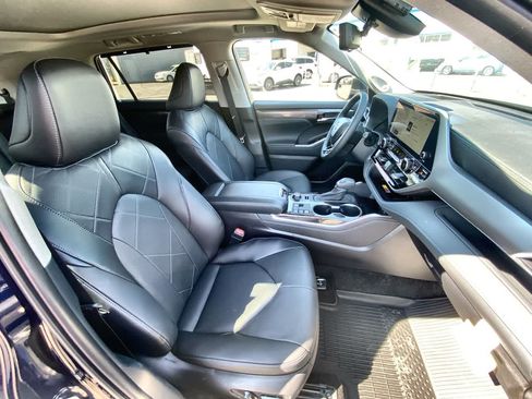 New 2026 Toyota Highlander Platinum AWD/4WD image 25