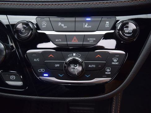 New 2026 Chrysler Pacifica Pinnacle image 23