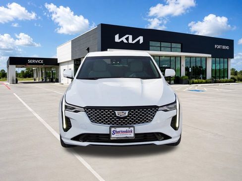 Used 2021 Cadillac CT4 Premium Luxury RWD image 2