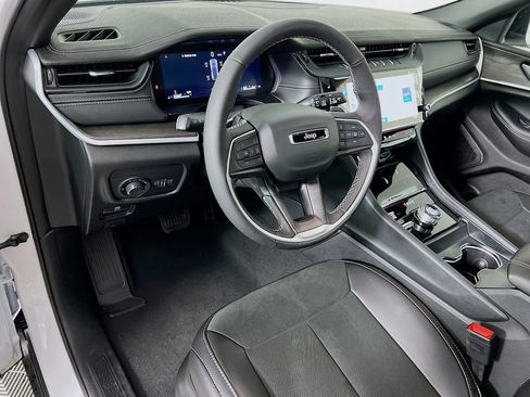 New 2026 Jeep Grand Cherokee Altitude AWD/4WD image 9