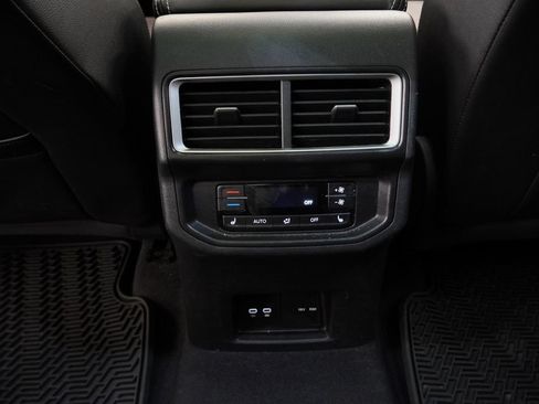 Used 2024 Volkswagen Atlas SEL AWD/4WD image 17