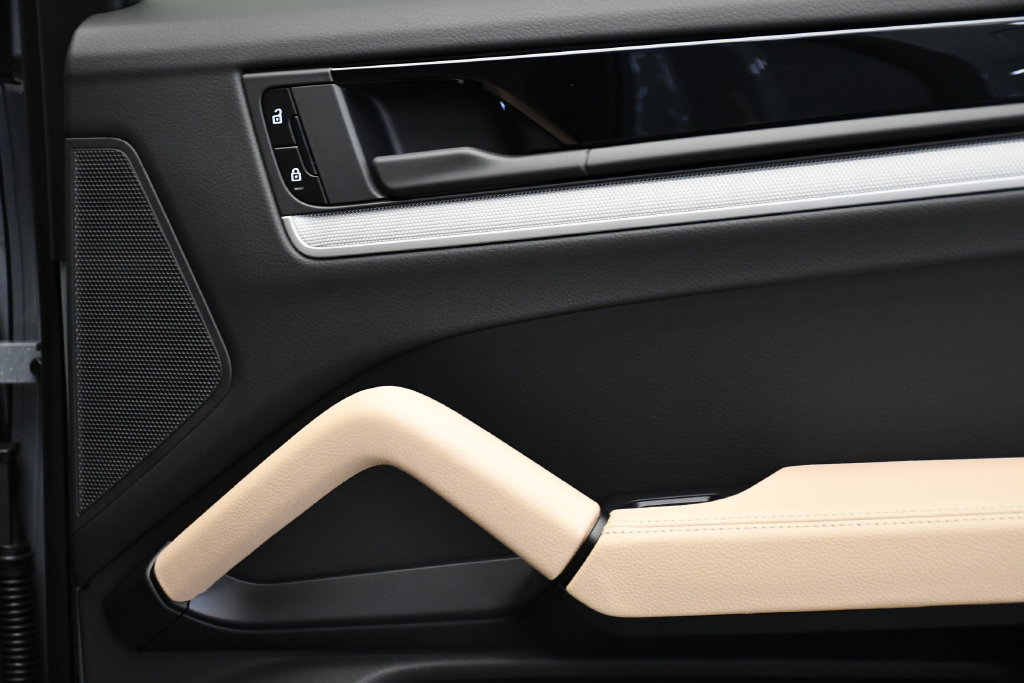 Certified 2026 Porsche Cayenne Coupe AWD/4WD image 56