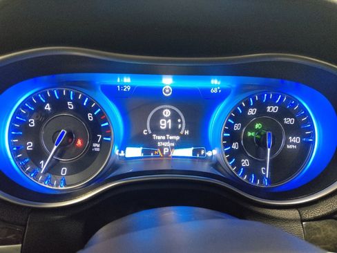 Used 2017 Chrysler 300 C image 23