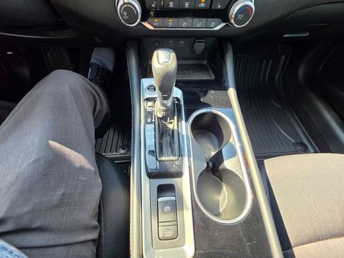 Used 2024 Nissan Altima 2.5 SV w/ SV Premium Package FWD image 23