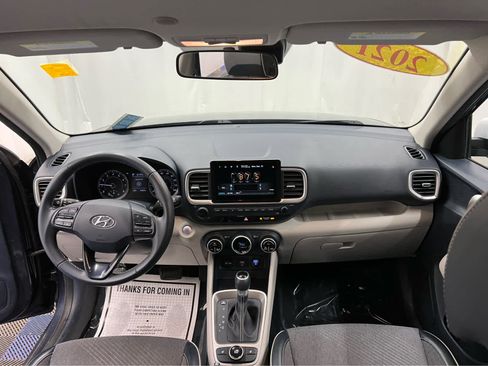 Used 2021 Hyundai Venue image 30