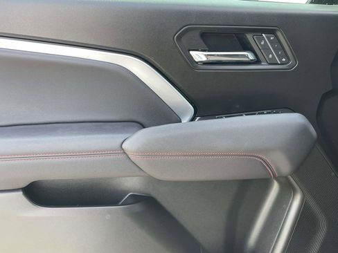 Used 2025 Chevrolet Colorado Z71 w/ Technology Package image 21