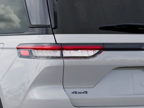 New 2025 Jeep Grand Cherokee Limited AWD/4WD image 9