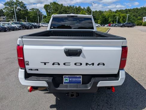 Used 2025 Toyota Tacoma TRD Sport AWD/4WD image 4