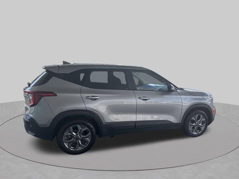 Used 2026 Kia Seltos LX FWD image 8