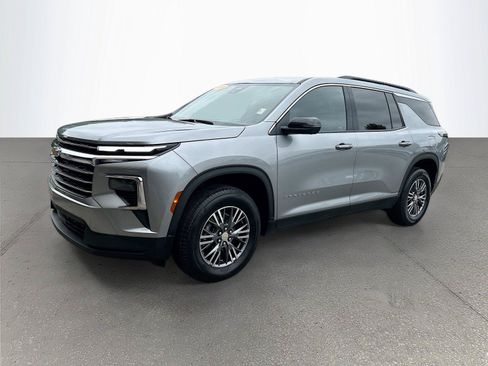 Used 2024 Chevrolet Traverse LT FWD image 8