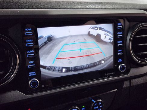 Used 2020 Toyota Tacoma TRD Sport w/ Technology Package image 37