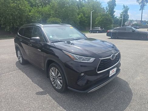 Used 2021 Toyota Highlander Platinum AWD/4WD image 3