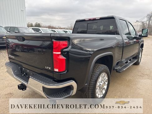 Used 2025 Chevrolet Silverado 2500 LTZ w/ LTZ Plus Package image 6