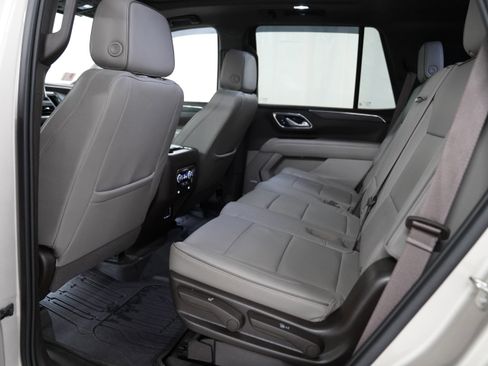 Used 2023 GMC Yukon SLT image 5