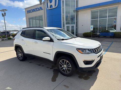 Used 2019 Jeep Compass Latitude w/ Popular Equipment Group AWD/4WD image 3