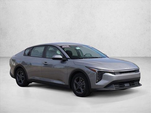 Used 2025 Kia K4 LXS image 3