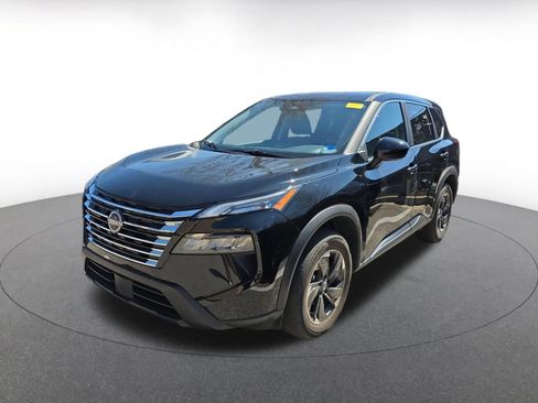 Used 2025 Nissan Rogue SV image 3