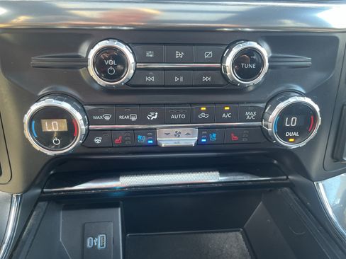 Used 2021 Ford F150 Lariat w/ Equipment Group 502A High AWD/4WD image 23