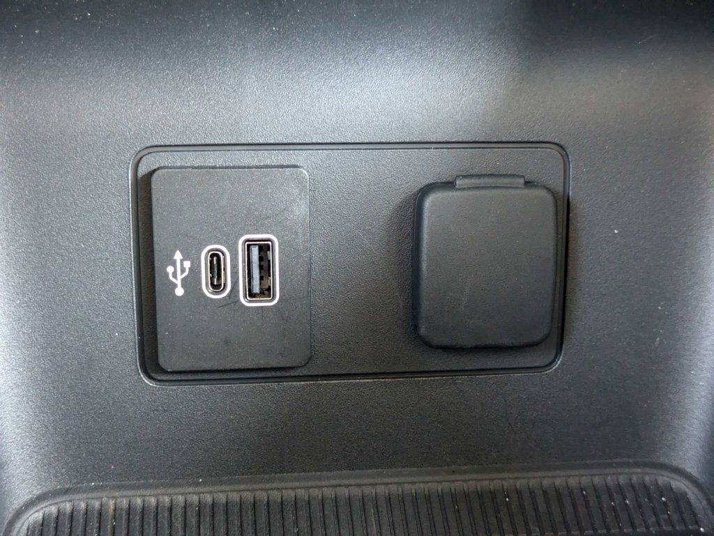 Certified 2026 Ford Explorer Active RWD image 23