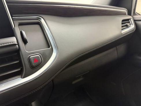 Used 2021 Chevrolet Suburban Z71 w/ Z71 Signature Package AWD/4WD image 22