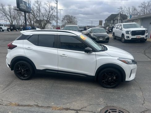 Used 2024 Nissan Kicks SR w/ SR Premium Package image 2