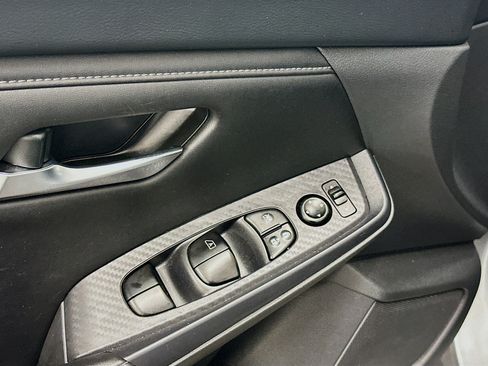 Used 2024 Nissan Sentra SV FWD image 15