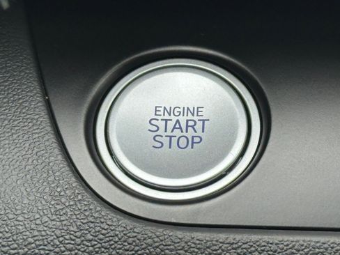 Used 2023 Hyundai Elantra Limited image 32