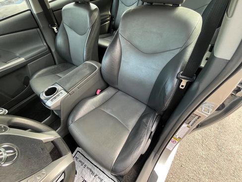 Used 2012 Toyota Prius V Five FWD image 11