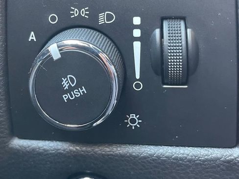 Used 2018 Jeep Grand Cherokee Altitude image 27