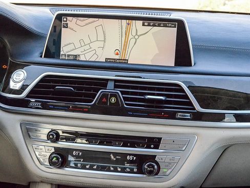 Used 2020 BMW 750i xDrive w/ Executive Package image 39