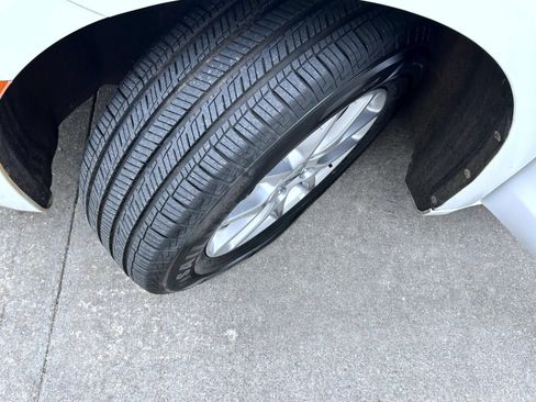 Used 2022 Chrysler Pacifica Touring-L FWD image 23