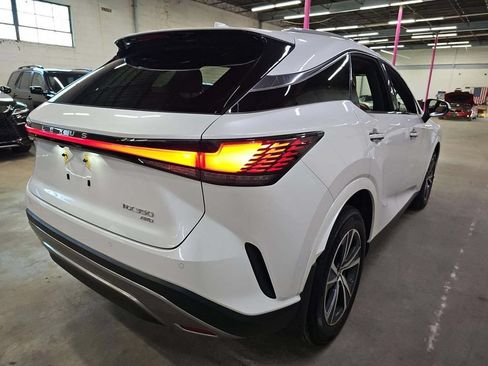 Used 2024 Lexus RX 350 Premium w/ Accessory Package (Z1) AWD/4WD image 4