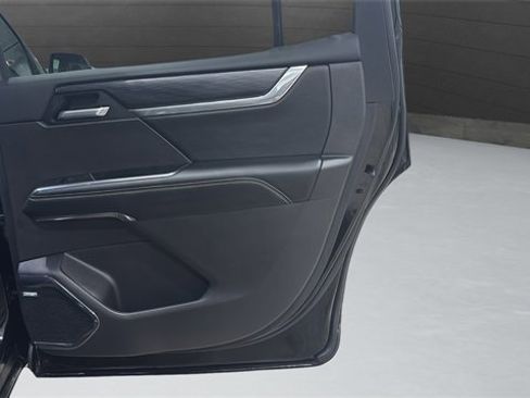 Used 2025 GMC Acadia Elevation image 24