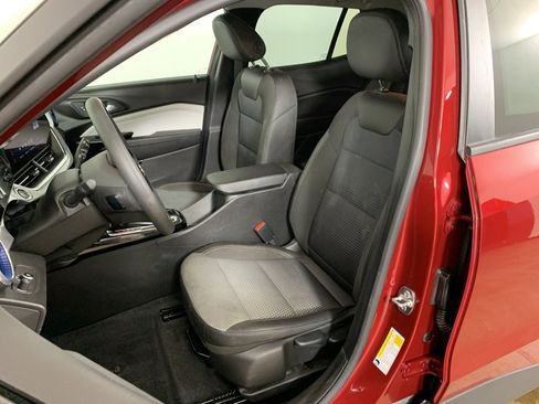 Used 2025 Chevrolet Trax LT image 26