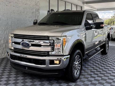 Used 2017 Ford F250 Lariat w/ Lariat Value Package AWD/4WD image 3