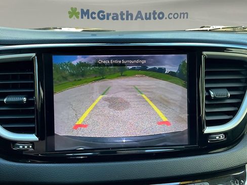 Used 2023 Chrysler Pacifica Touring-L FWD image 17