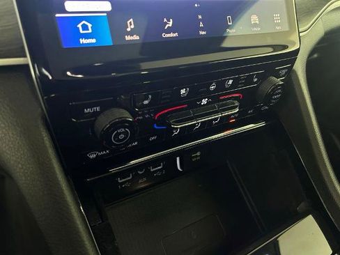 Used 2022 Jeep Grand Cherokee L Limited w/ Luxury Tech Group II AWD/4WD image 9