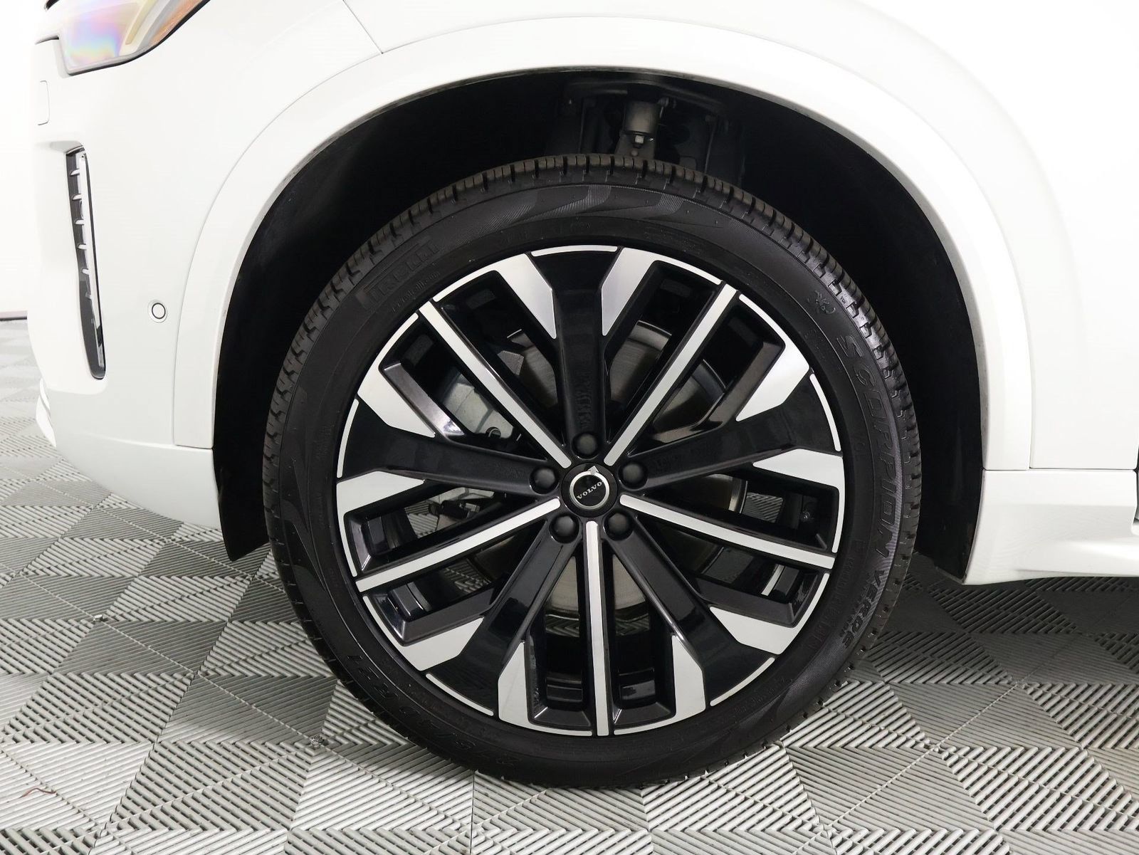 Certified 2026 Volvo XC90 B6 Plus w/ Protection Package AWD/4WD image 28