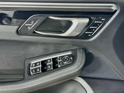 Certified 2020 Porsche Macan AWD/4WD image 11